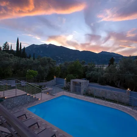 Theros 2 דירה Yénion