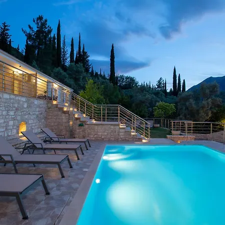 Theros 2 דירה Yénion